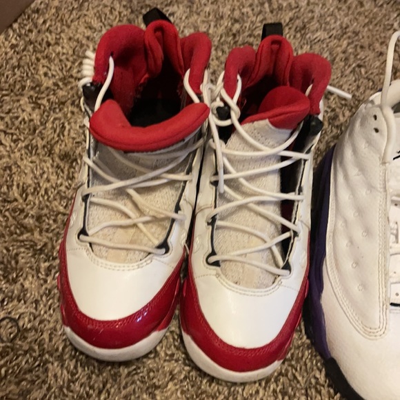 4 pair of Jordans and 1 pair of foams - Picture 6 of 6